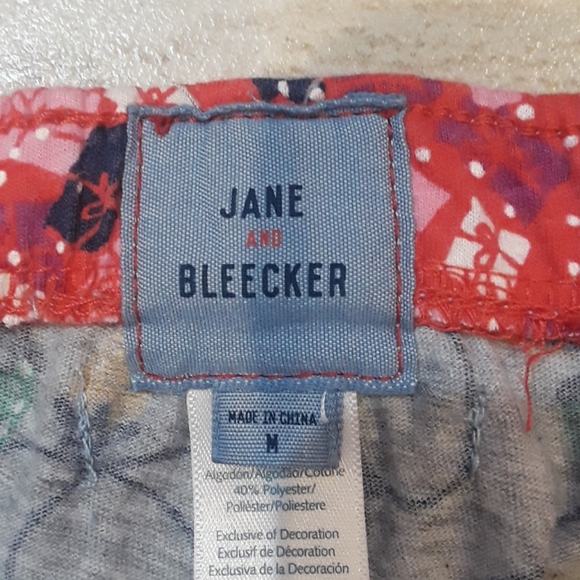 Jane and Bleecker festive sleep shorts - Picture 2 of 3
